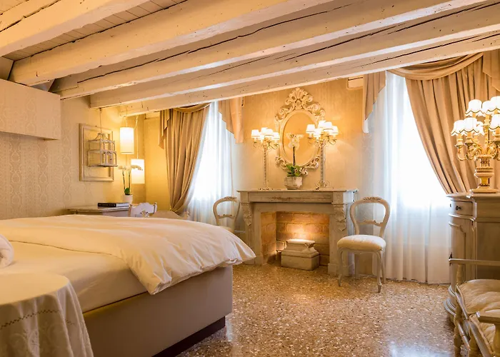 卡玛丽亚阿黛尔旅馆 4*