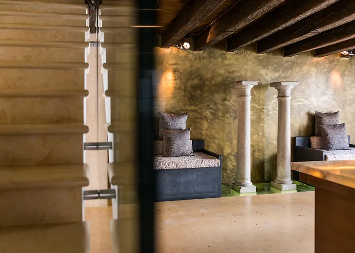 卡玛丽亚阿黛尔旅馆 4*