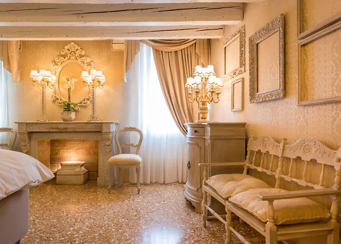 卡玛丽亚阿黛尔旅馆 4*