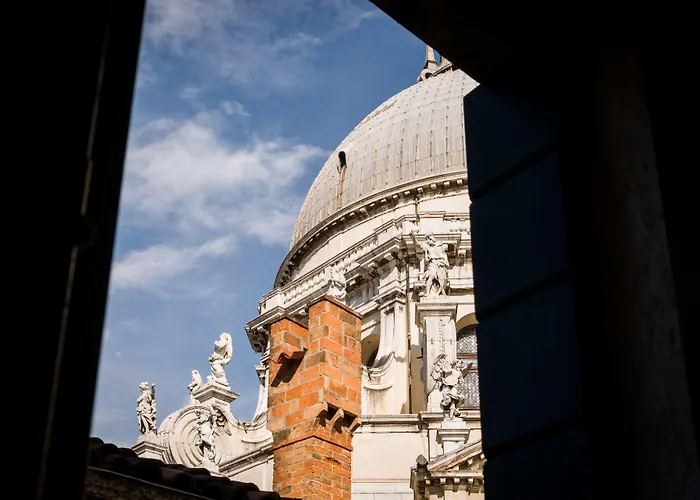 卡玛丽亚阿黛尔旅馆 4*